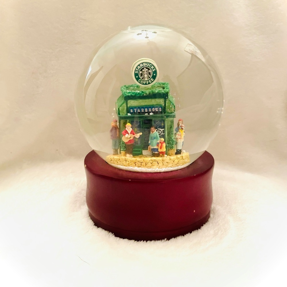 Rare Starbucks Christmas‎ Pikes Place Snow Globe